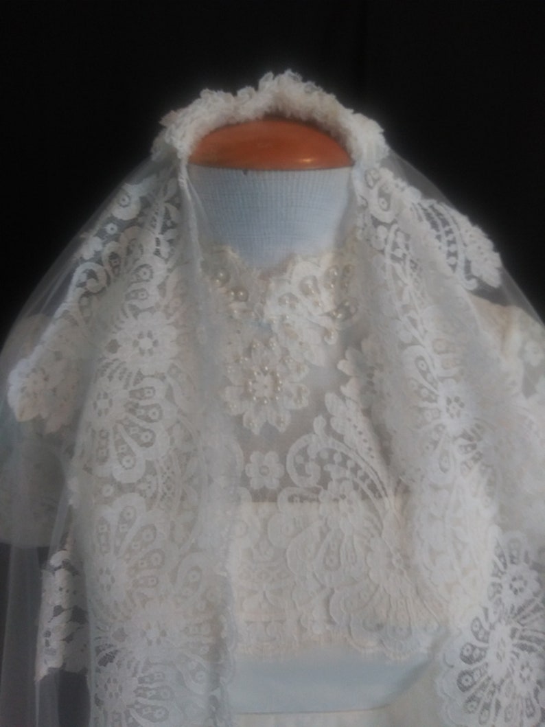 Vintage white lace short sleeve gown with veil image 2