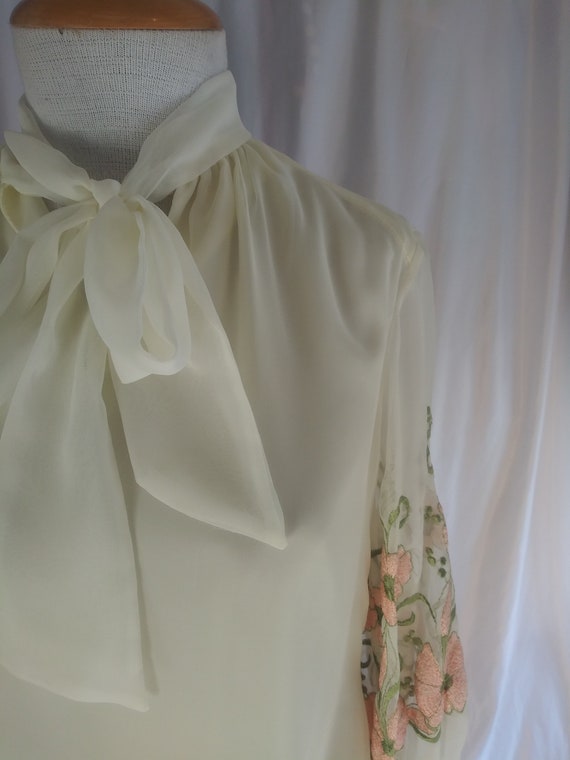 Vintage cream embroidered wedding dress - image 5