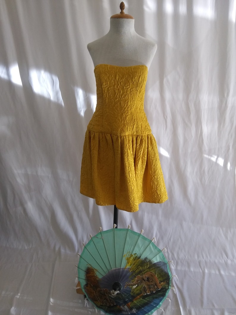 Vintage yellow strapless dress