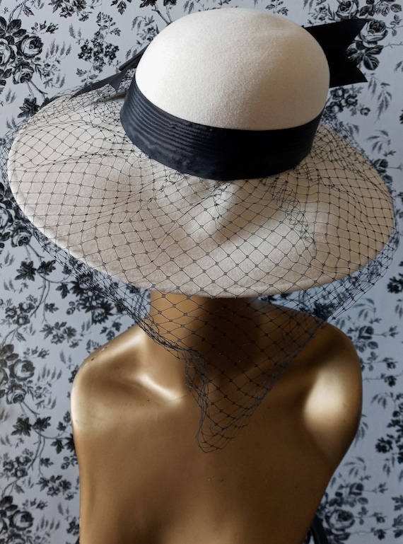 Vintage white hat with back trim - image 2