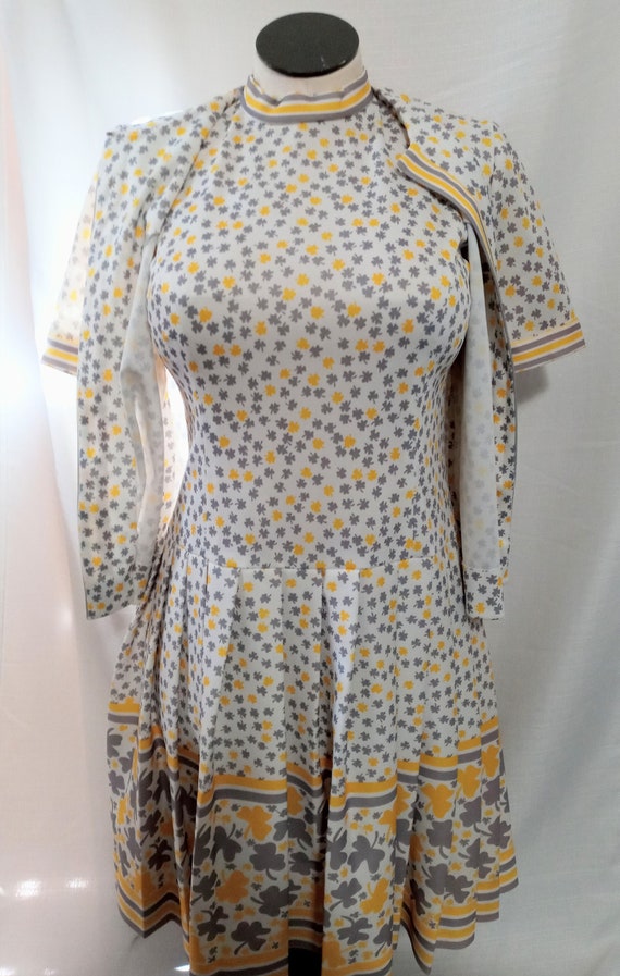 Vintage white, grey and yellow dress and jacket se