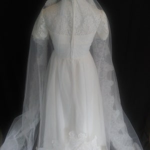 Vintage white lace short sleeve gown with veil image 8