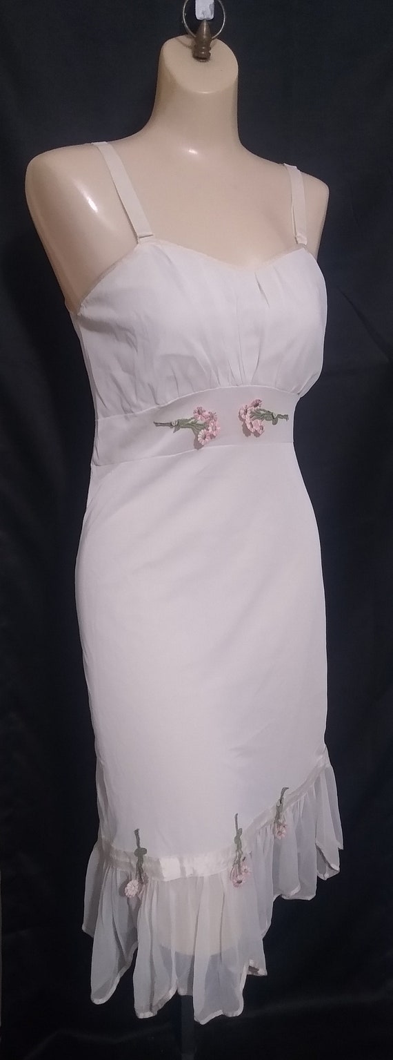 Vintage white sleeveless gown with appliques