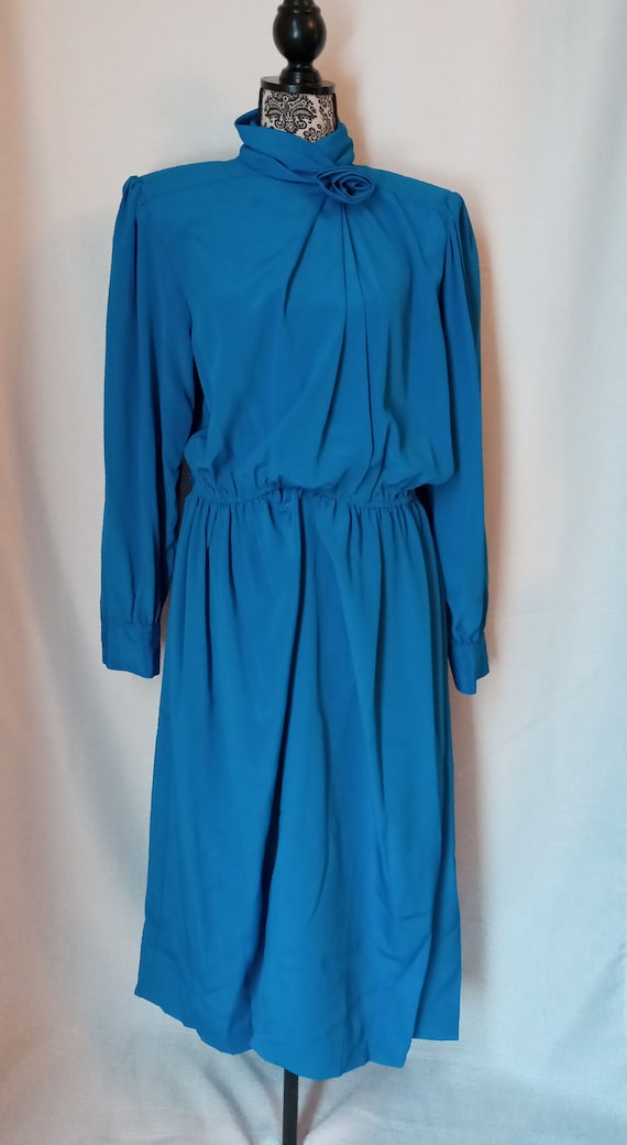 Vintage blue dress with rose accent - image 2