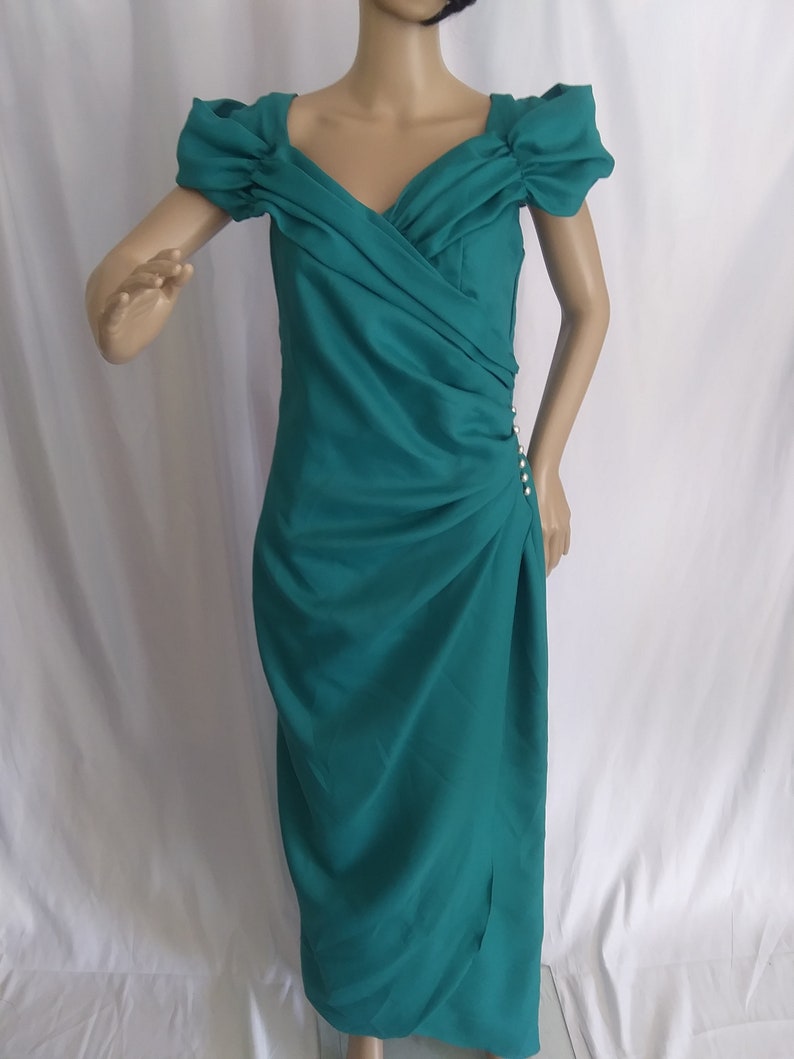 Vintage green off-shoulder formal dress image 1