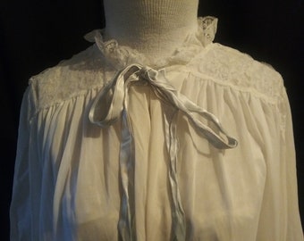 Vintage white peignoir set with ribbon