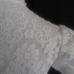 Vintage white lace short sleeve gown with veil image 5