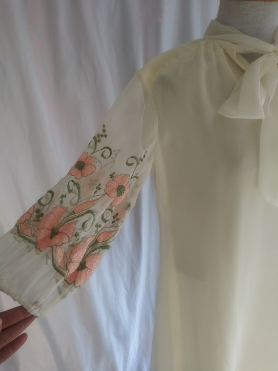 Vintage cream embroidered wedding dress - image 6