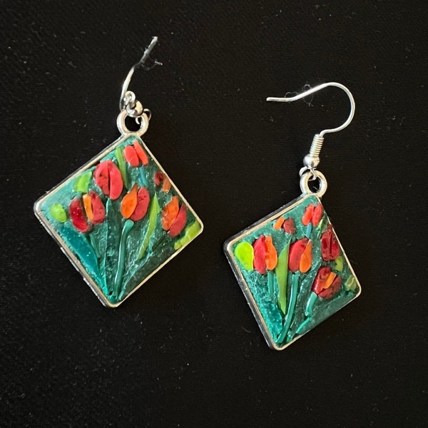 Boucles d’oreilles micro mosaïque avec des fleurs de tulipes