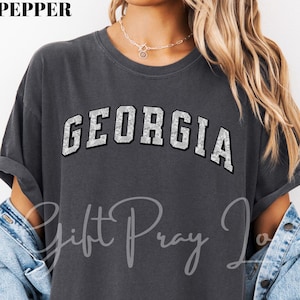 Georgia Toile Print T-Shirt, süßer Schwarz-Weiß-Chinoiserie-Druck, Geschenk für Georgia Fans, UGA Tee, Georgia Wohnheim Shirt, Abschlussgeschenk