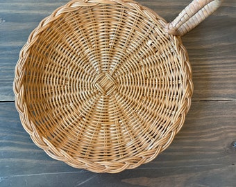 Vintage Wicker Wall Basket with Handle - Vintage Wicker Rattan Flat Wall Hanging Basket - Cottagecore Home Decor - Minimalist Neutral