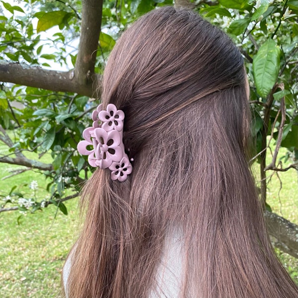 pink mauve flower hair claw clip, everyday hair clip, cute hair clip, pink daisy hair clip, floral hair clip, flower barrette