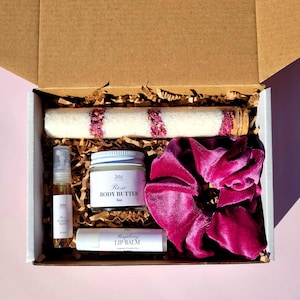 Custom Natural Selfcare Set Bridesmaid Gift Box Birthday Present Friend Postpartum Care Package Fist Time Mom Holistic Wellness Basket Her