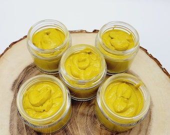 Masque curcuma bio + miel Ce masque crémeux illuminant atténue l'apparence des taches brunes et des cicatrices du visage et des aisselles pour un rajeunissement naturel des soins de la peau