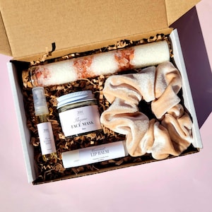 Natural skincare gift box, self care gift set, luxury spa gift box, organic beauty gift, handmade skincare set, pamper gift set, wellness gift box , birthday gift box, anniversary gift, bridesmaid gift box, thank you gift, new mom gift box, get well soon gift, thoughtful thinking of you gift. gift  for mom, wife, girlfriend, sister, best friend, coworker, or teacher appreciation gift, offering a meaningful and luxurious experience,  eco friendly gift set, Mother’s Day gift, New Mom Gift Ideas