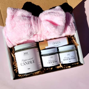 Natural self care box, bath and body gift set for women, handmade skincare set, graduation spa gift ideas, high school graduation gift for daughter, best friend gift box, teen self care kit, wellness routine gift, spa gift set for her, natural skincare gift box, eco friendly beauty set, gift for sister and friend, pamper gift set, self care gift for women, thoughtful graduation gift, Mothers Day Gift Ideas,