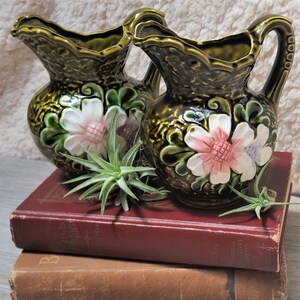 Vintage creamers, set of 2, Japan   avocado green