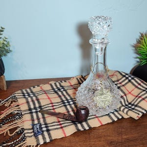 Cut crystal decanter   liquor decanter  elegant bar ware  lead crystal  quiet luxury  Glamour