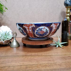 Imari bowl   Japanese porcelain bowl in blue, cinnabar, gold