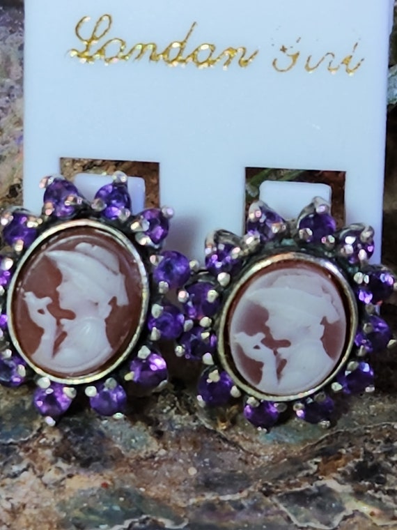 Earrings  post earrings  Cameo  London Girl  cameo