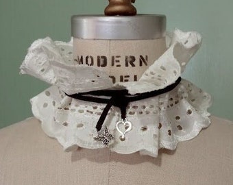 Beige Eyelet Lace Detachable Collar, Vintage Style