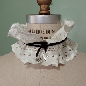 Beige Eyelet Lace Removable Collar, Detachable Collar, Cottagecore Collar, Lolita Collar, Cosplay Collar, Vintage Lace Collar, Boho Collar