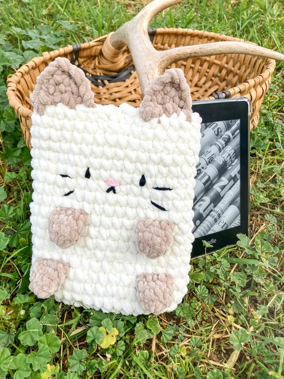 Cat Kindle Sleeve – Crochet E-Reader Cover, Cute Kindle Case, Bookish Gift for Cat Lovers