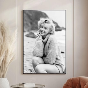 Marilyn Monroe poster, Digital download, Printable wall art, Marilyn Monroe on the beach, vintage photo,  glamour decor, old Hollywood, art