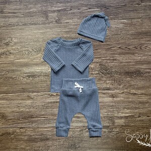 Newborn Gender Neutral going home waffle knit grey outfit with hat. Sassy Jo's Babies and bows.