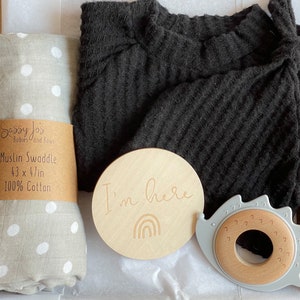 Gender-Neutral Baby Gift Box, Fall Neutral Baby Gift, Newborn baby gift basket, New baby gift, Neutral baby shower gift box