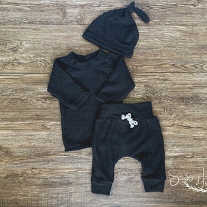 Newborn gender neutral black waffle knit outfit with hat. Baby Boy Coming home hospital outfit. Sassy Jos babies and bows.