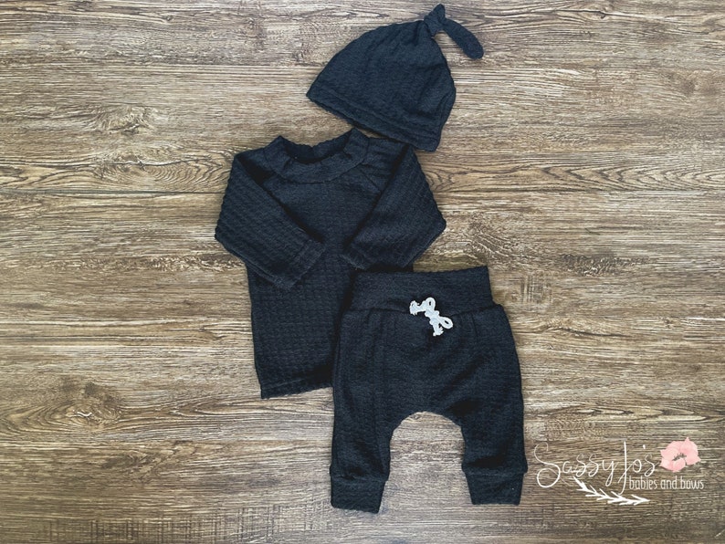 Newborn gender neutral black waffle knit outfit with hat. Baby Boy Coming home hospital outfit. Sassy Jos babies and bows.