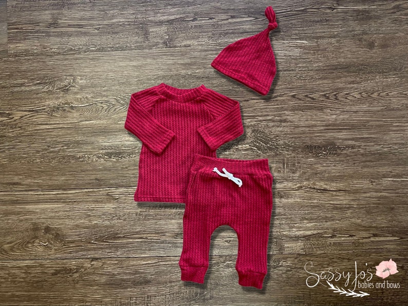 Newborn Gender Neutral going home waffle knit red outfit with hat. Sassy Jo's Babies and bows.