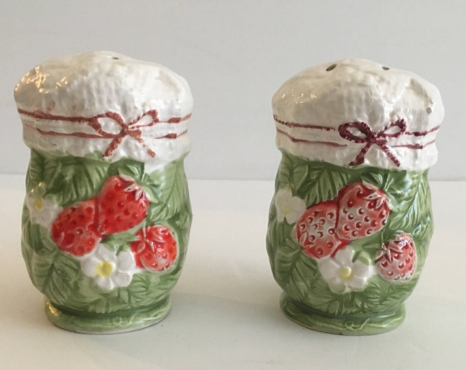 Strawberry Salt /& Pepper Shakers