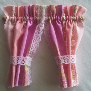 NEW Lundby-Style DOLLHOUSE CURTAIN fabric with laces on Wooden Rod Miniatures Furniture Accessories