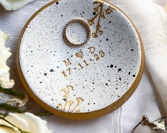Engagement Gift for Couple / Ring Dish / Personalized Gift / Jewelery Dish Just Married Wedding Gift / Just engaged gift / Newly engaged