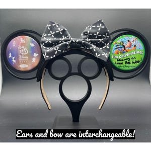 Botón magnético de Disney &quot;Primera visita, estoy celebrando, feliz cumpleaños, felices para siempre&quot;, diadema o gorro con orejas de Mickey personalizado