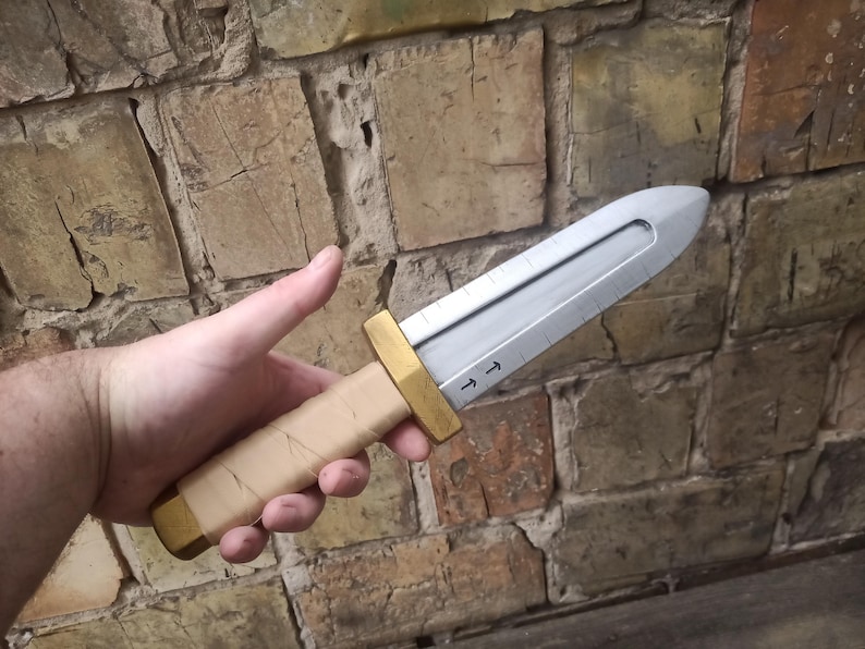 Thorfinn daga El anime Vinland Saga. Prop. Contrachapado. Cosplay. Arte de fans. imagen 5