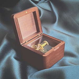 Koola - Custom Music Box with Photo Frame / Engraved Wooden Music Box with Wind-up Melody Movement / Put your Photo Inside Lid