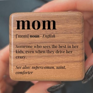 Personalisierte Mom Definition gravierte hölzerne Spieluhr
