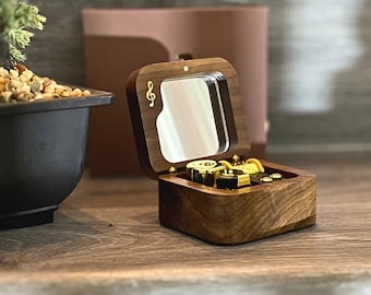 Mirra - Personalized Wooden Music Box with Your Picture / Music Box with Stopper / Japanese Movement Mechanism