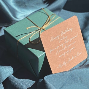 Note manuscrite et emballage cadeau