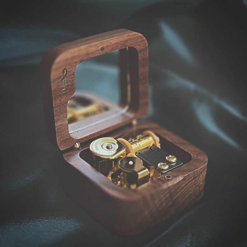 Mirra - Personalized Wooden Music Box with Your Picture / Music Box with Stopper / Japanese Movement Mechanism 