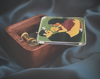 Naomi – Personalisierter Musikdosen-Fotorahmen – Graviertes Erinnerungsstück aus Holz