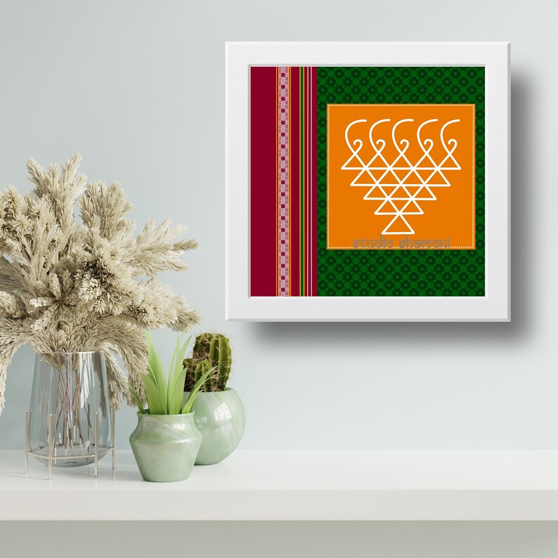 Op de afbeelding: Een witte ingelijste print met een groene en oranje achtergrond. De print heeft een wit geometrisch ontwerp met de tekst "Sri Yantra" en "Heilige Geometrie" in wit.