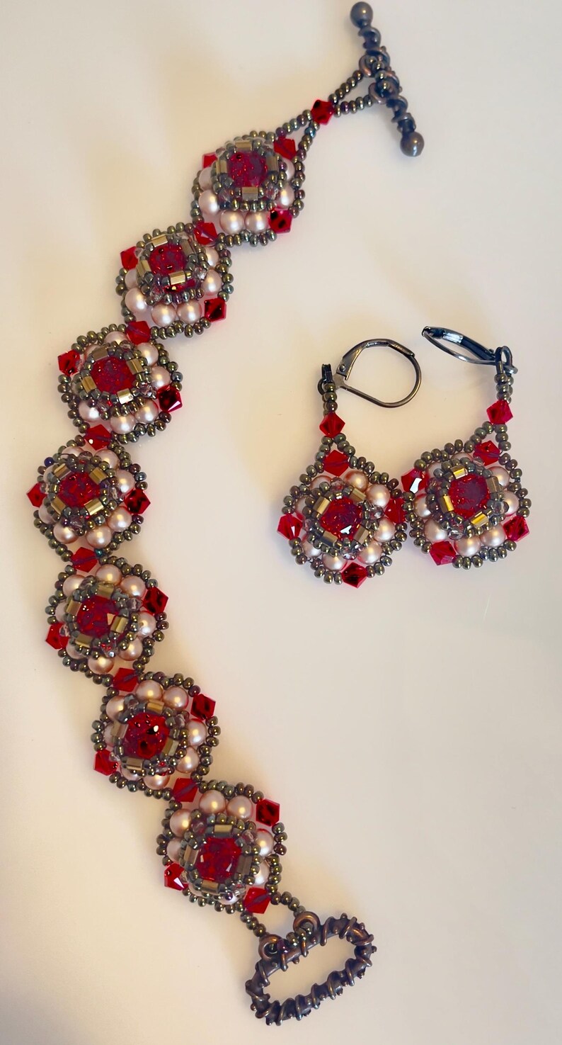 Ruby Red Beaded Jewelry Set: Bracelet, Ring, Earrings – Handcrafted Design zdjęcie 4