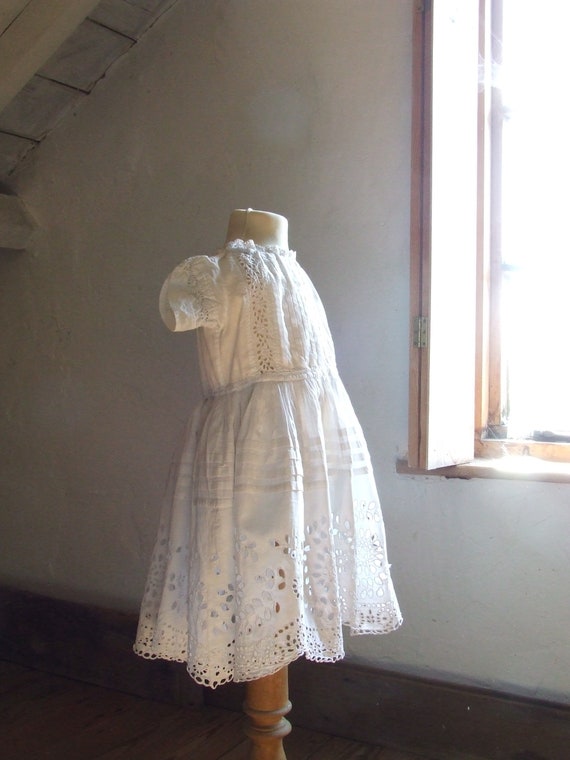 Antique, edwardian, broderie anglaise little girl'