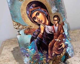 Ícone artesanal de Nossa Senhora e Jesus Cristo – pirogravura, flocos de ouro