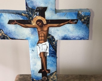 Vrijstaande houten handgemaakte hars handgeschilderd kruis kruisbeeld met religieus icoon Jezus Christus doop baby heilige cadeau