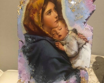 Ícone artesanal de Nossa Senhora e Jesus: pirografia, flocos de ouro
